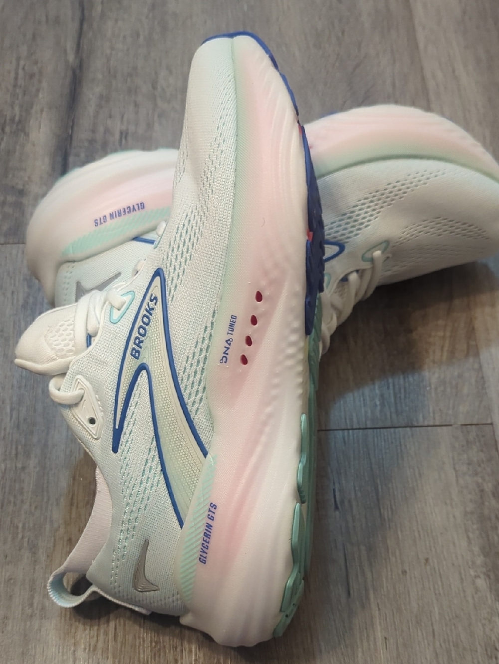 Brooks Glycerin GTS 22 Womens Sneakers - Picture 10 of 11